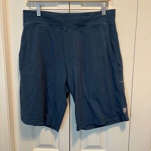 Lululemon size M men’s shorts